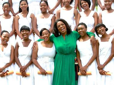 “Mãe Oprah” celebra primeira graduação de sua Academia