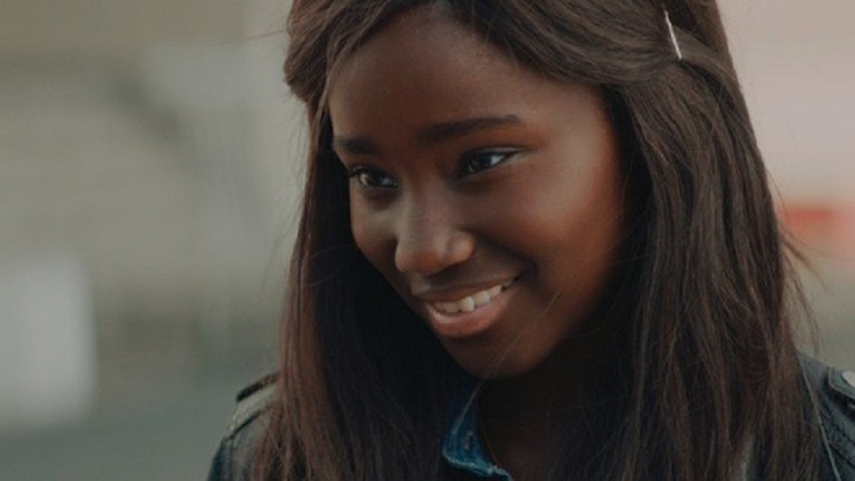 Menina-moça e negra: YouTubers fazem uma bela homenagem às adolescentes