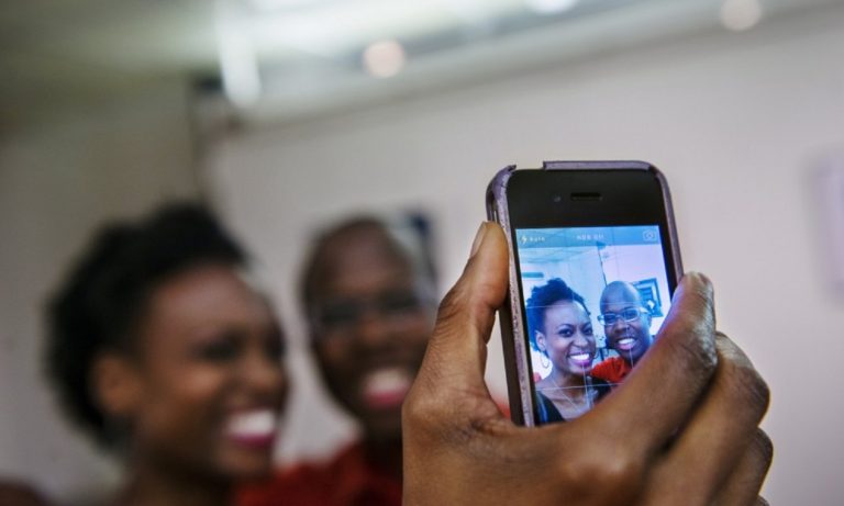 O negro na Internet: pesquisa inédita revela o comportamento digital da comunidade afro-brasileira