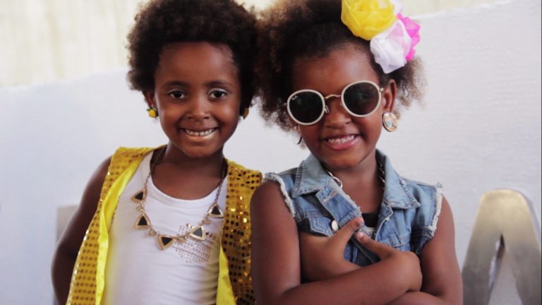 Livro Crespinhos S/A:  A autoestima das crianças negras por meio da beleza e representatividade