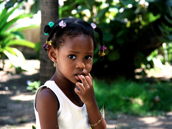 Infância interrompida: Estudo mostra que meninas negras são vistas como menos inocentes do que meninas brancas da mesma idade