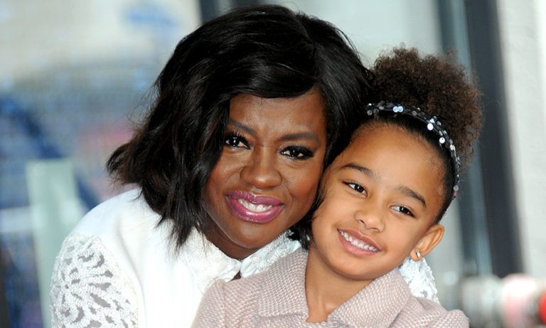 “Pode ser princesa, mas de cabelo crespo”: Viola Davis incentiva a sua filha a curtir sua negritude