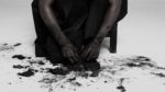 Inzilo Video – Mohau Modisakeng Crédito Cortesia do artista e WHATIFTHEWORLD