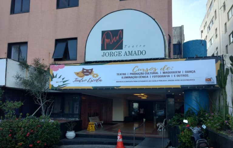 Teatro Escola Jorge Amado, em Salvador, busca voluntários para pré-vestibular social