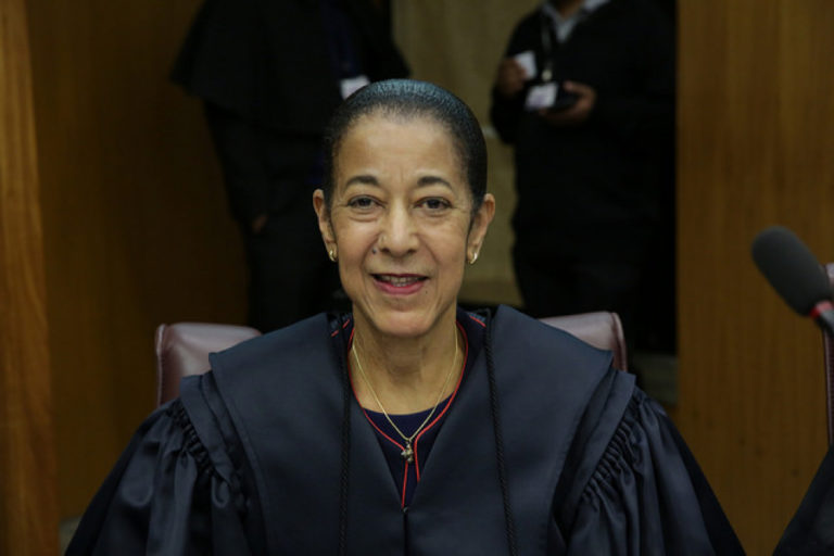 Rilma Hemetério, mulher e  negra, toma posse como presidente do maior Tribunal do Trabalho do país
