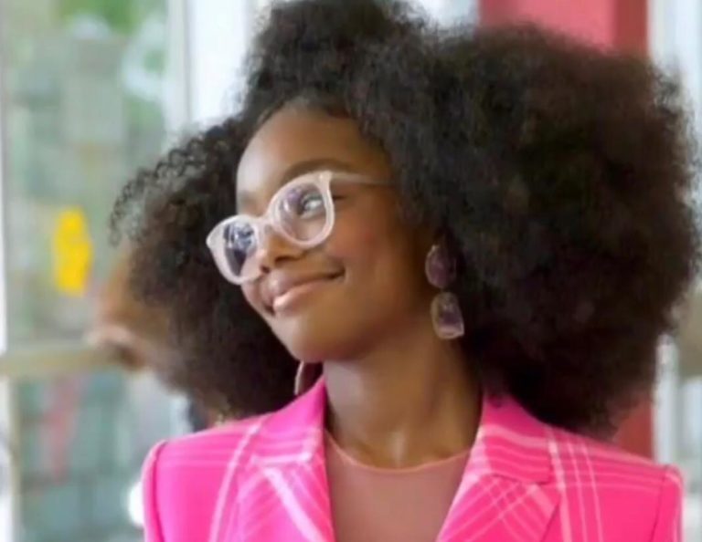 Atriz mirim de Black-Ish se torna a mais jovem produtora de cinema do mundo, aos 14 anos