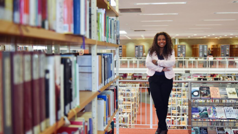 Empreendedora negra cria a maior distribuidora de livros no exterior, “Livros For Kids”