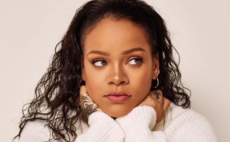 Rihanna oferece bolsas para brasileiros fazerem graduação nos Estados Unidos