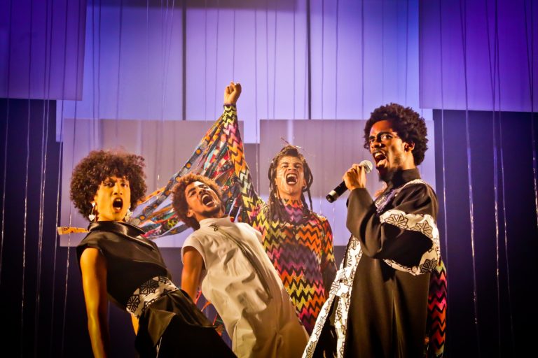 Dirigido por uma mulher negra, espetáculo teatral baseado na obra de Frantz Fanon, estreia no Sesc Belenzinho