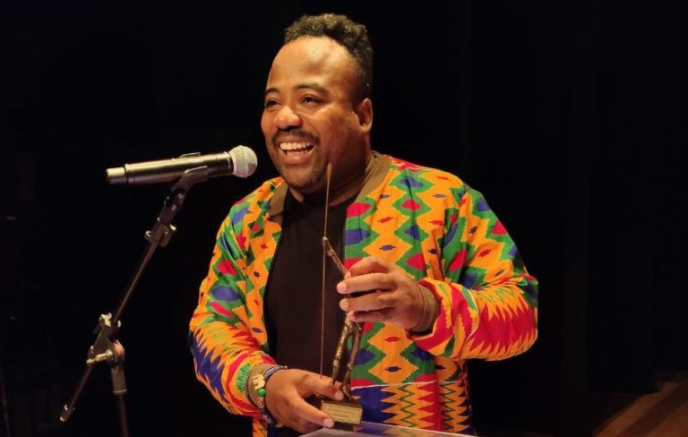 “Honrando a potência que somos”, diz Rodrigo França ganhador do 8º Prêmio Botequim Cultural