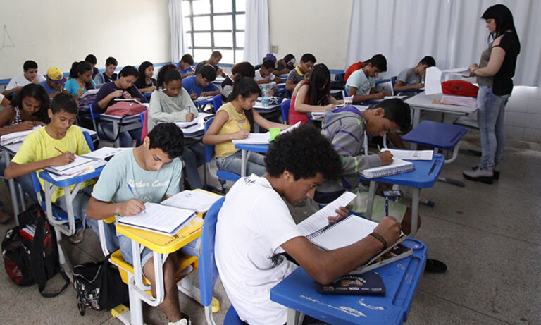 Grupo ‘Pretos no Enem’ convoca voluntários para o pagamento da taxa de inscrição de estudantes sem condições