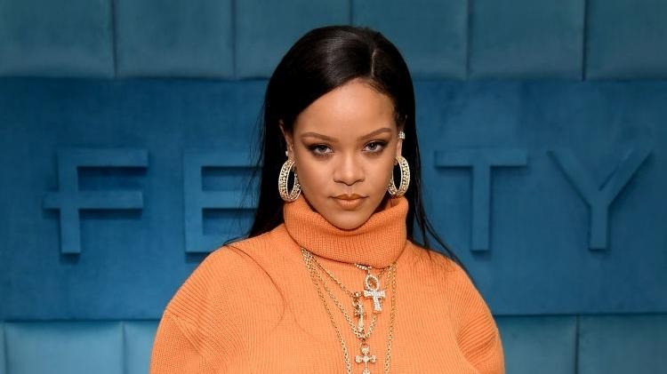 Rihanna anuncia linha de sapatos e produtos para cuidados com a pele