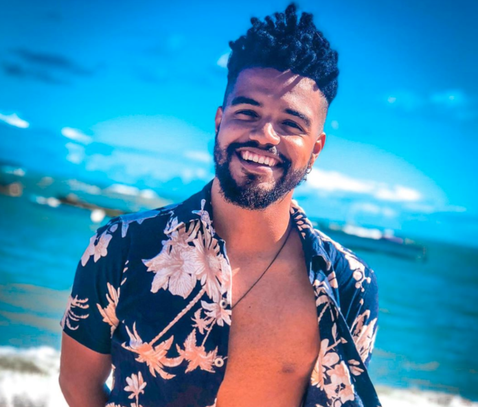 O apresentador Raoni Oliveira - Foto: Reprodução Facebook