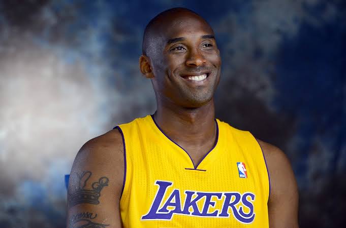 Kobe Bryant é homenageado e vira nome de rua em Los Angeles