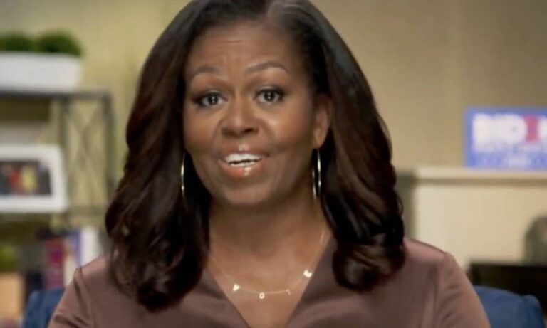 Colar de Michelle Obama feito por joalheiros negros é um dos assuntos mais comentados no Twitter