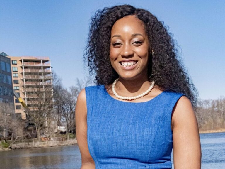 Kristal Hansley é a primeira mulher negra a lançar uma empresa de energia solar