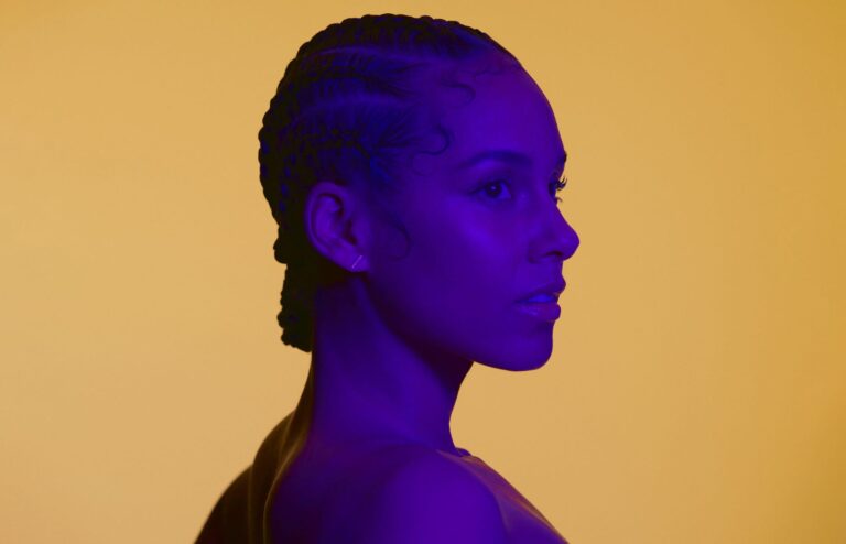 A espera valeu a pena: Novo álbum de Alicia Keys conquista a crítica especializada
