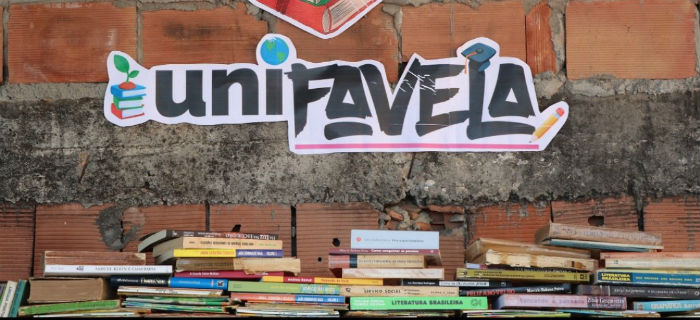 Campanha da UniFavela levará bonecos pretos e livros infantis de Zumbi para as crianças da Maré