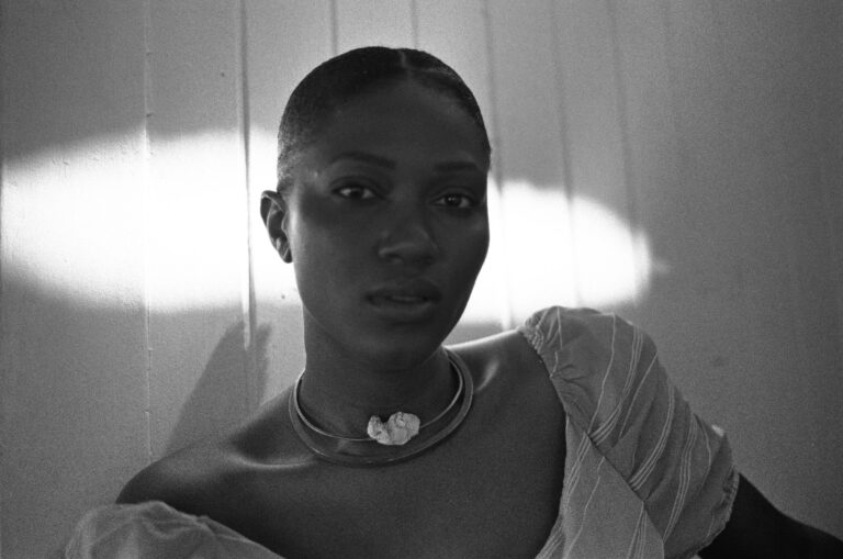Luedji Luna canta sobre humanidade e amores das mulheres negras em novo CD