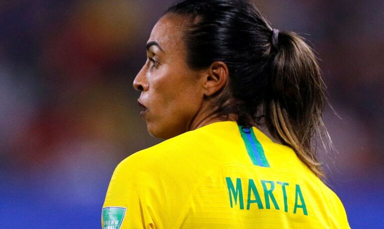 Marta ganha estátua no museu da Seleção Brasileira
