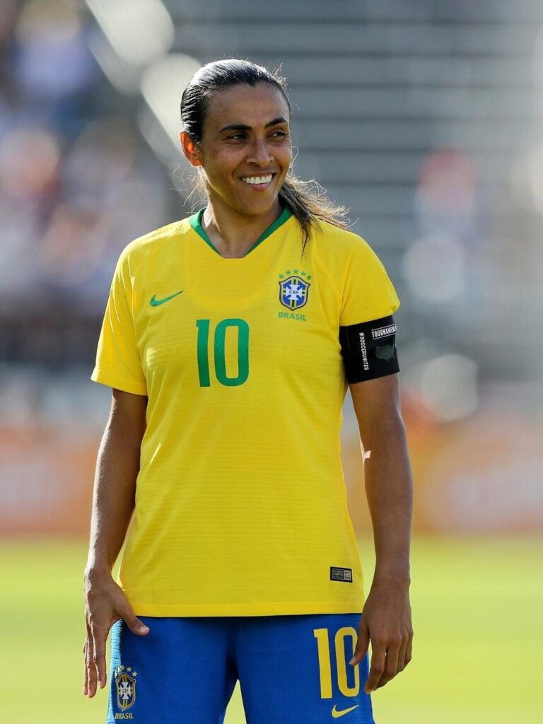 Marta ganha estátua no museu da Seleção Brasileira - Mundo ...