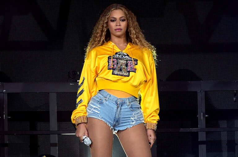 Beyoncé fecha parceria que irá beneficiar alunos de universidades negras