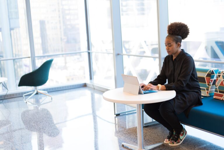 Conferência gratuita traz programação para transformar a inclusão racial no mundo corporativo Conferência gratuita traz programação para transformar a inclusão racial no mundo corporativo