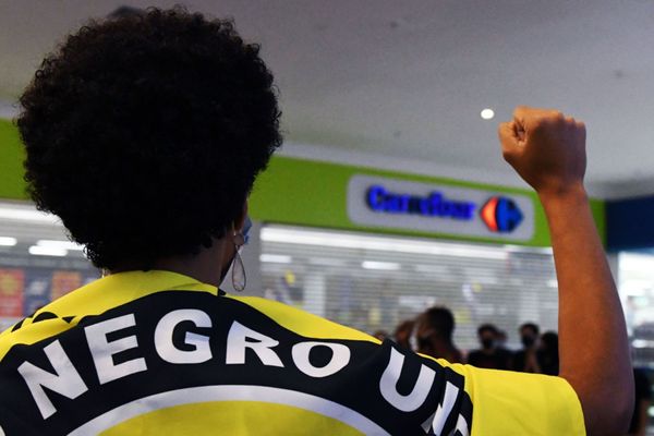 A carga mental de ser um consumidor negro: uma reflexão sobre o varejo no Brasil