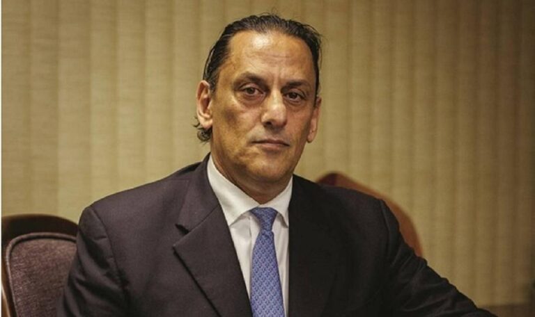 Ex-advogado de Bolsonaro, Wassef, é denunciado por injúria racial e presta queixa contra a vítima