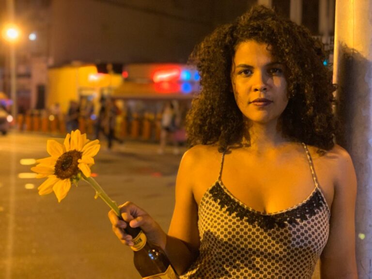 A nordestina Vitória Rodrigues estreia o quadro “De Repente Verão” em programa do Canal GNT
