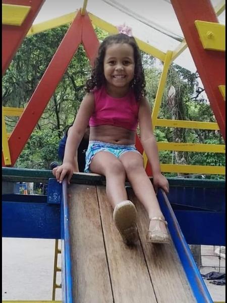 Menina de 5 anos morre após ser baleada na porta de casa, no RJ