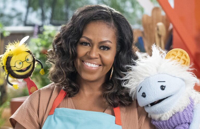 Michelle Obama anuncia “Waffles + Mochi”, série infantil em parceria com a Netflix