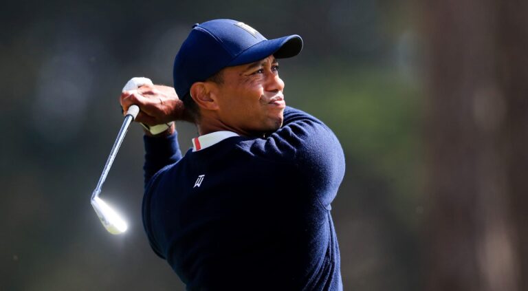 Tiger Woods sofre acidente de carro, mas se recupera bem após a cirurgia