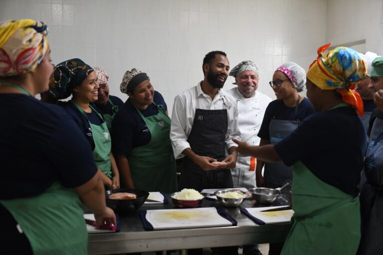 Projeto Diamantes na Cozinha abre 50 vagas para moradores do Complexo do Andarai