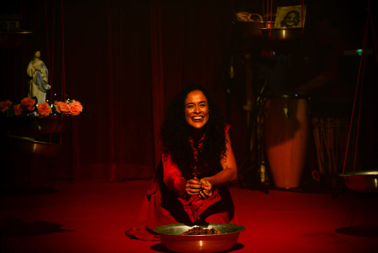 Espetáculo “Vovó era preta”, online e gratuito, narra a trajetória de mulher pioneira da Zona do Cacau baiano