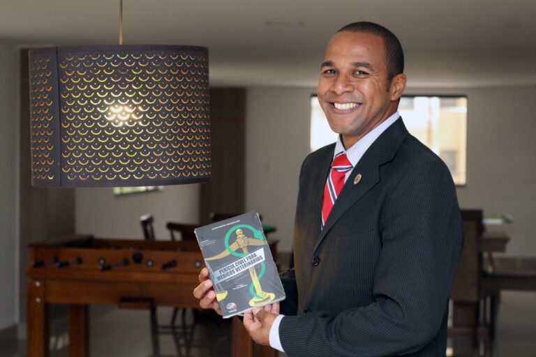 “Perícia Cível para Médicos Veterinários”: Dr Clifton Davis lança 2º edição de seu primeiro livro