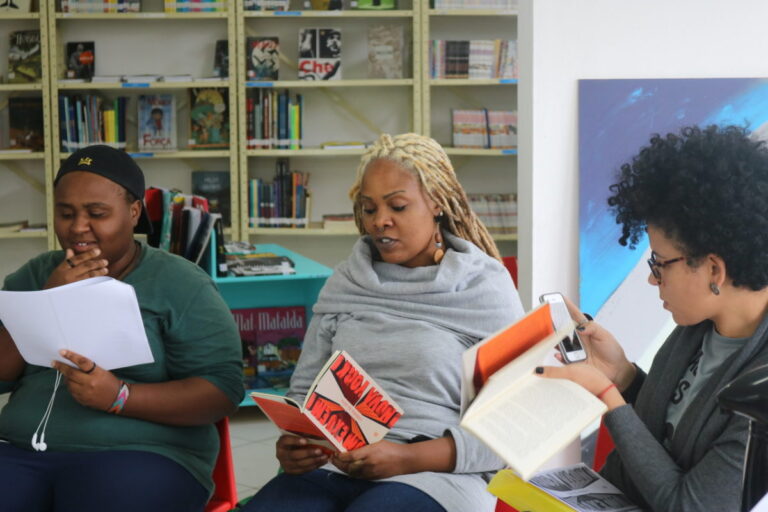 Coletivo “Mulheres Negras na Biblioteca” lança primeira plataforma para troca de livros de autoras pretas