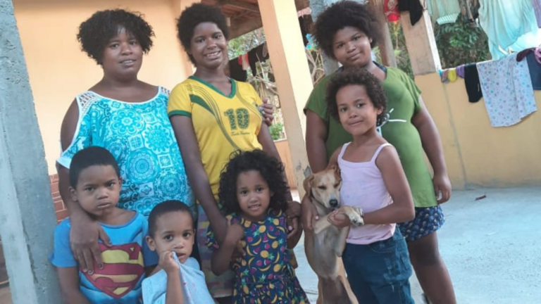 “20 pães por dia”: Ana Cristina batalha para criar seus filhos e valoriza o amor à negritude
