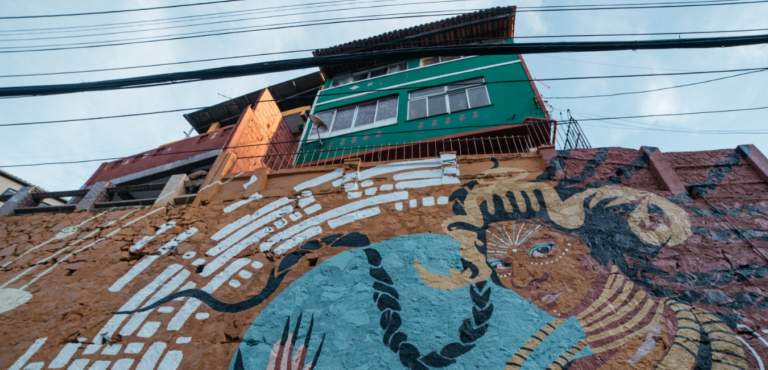 Cantora Larissa Luz é homenageada com mural  em Salvador, Bahia