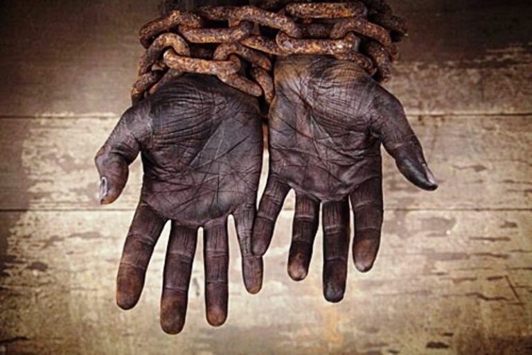 Jornalista Laurentino Gomes lança segundo livro de trilogia dedicada à história da escravidão no Brasil