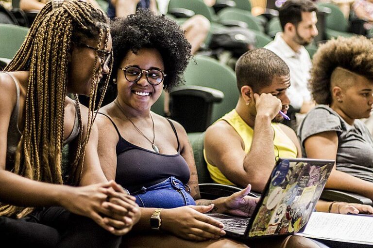 Consultoria ‘Indique uma preta’ seleciona estagiárias negras para o programa “Sou Potência”, em parceria com a Avon Consultoria ‘Indique uma preta’ seleciona estagiárias negras para o programa “Sou Potência”, em parceria com a Avon