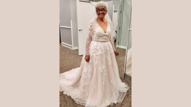 Idosa de 94 anos realiza sonho de usar vestido de noiva