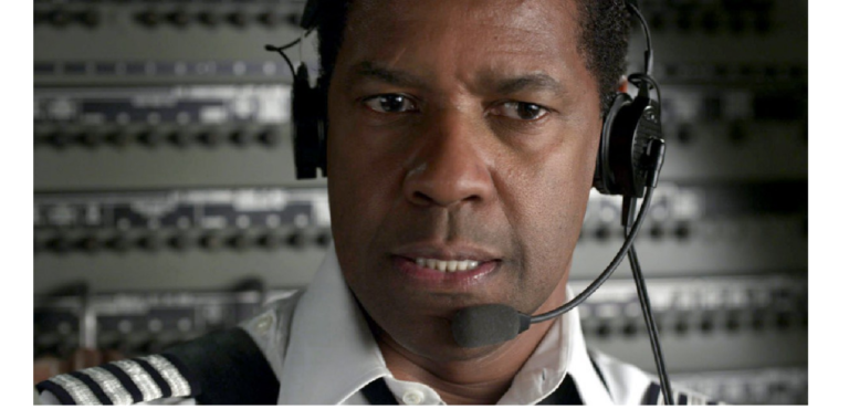‘O Voo’: Tensão constante e um dos personagens mais complexos de Denzel Washington