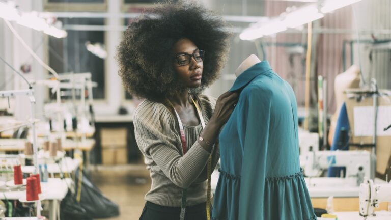 “Afrolab Moda”: Programa para empreendedores negros, indígenas e afroindígenas na moda abre inscrições