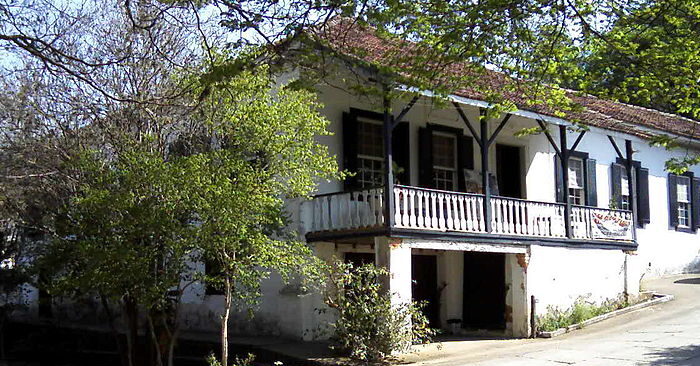 Casa de Cultura Fazenda Roseira sofre incêndio na noite de domingo