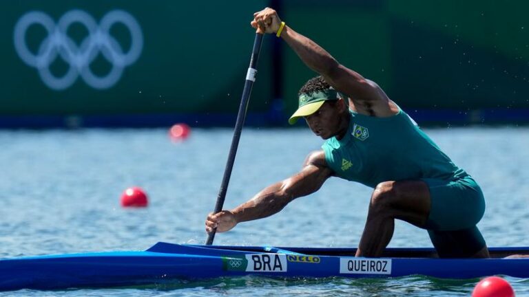 Isaquias Queiroz pulveriza adversários e é ouro na canoagem individual nas Olimpíadas de Tóquio