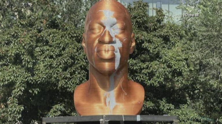 Estátua de George Floyd é vandalizada nos EUA pela segunda vez