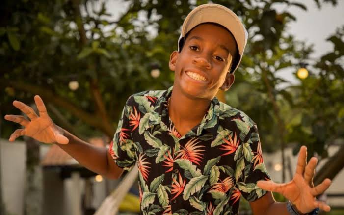 Cantor Menor Nico é alvo de racismo nas redes sociais: ‘Eu só tenho 15 anos, é pesado de ler’