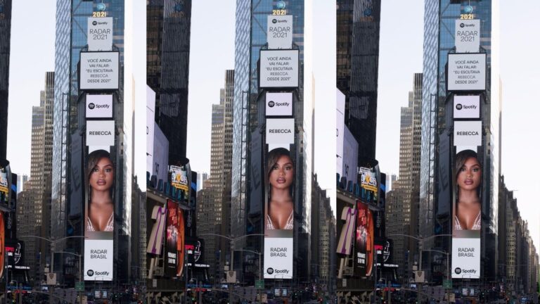 “Já ouviram falar sobre talento?” MC Rebecca rebate acusações de que pagou para aparecer na Times Square