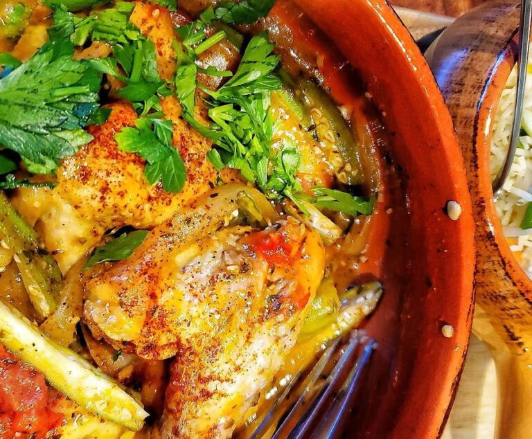 Muamba de galinha: o prato africano, ancestral de nosso frango com quiabo